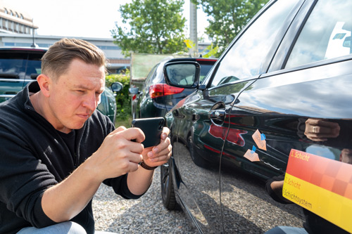 Privatkunde lässt Fahrzeugschaden begutachten